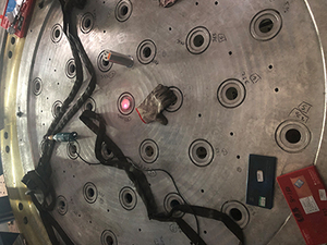 铅锤对中测量系统-测量过程中的接受靶与激光光斑